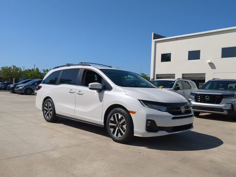 New 2026 Honda Odyssey EX-L image 2