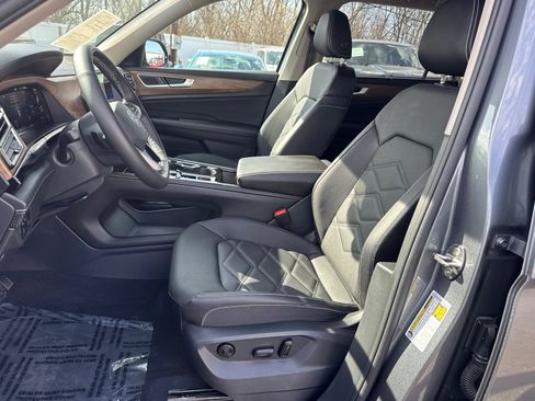 Used 2025 Volkswagen Atlas SE image 10