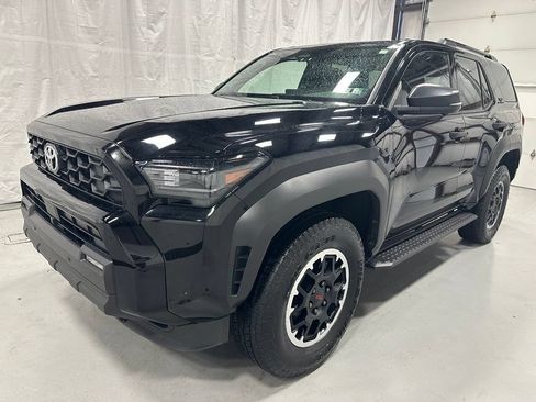 Used 2025 Toyota 4Runner TRD Off-Road Premium AWD/4WD image 2