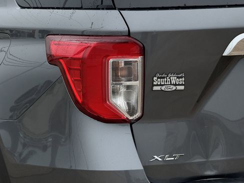 Used 2024 Ford Explorer XLT RWD image 11