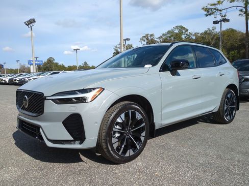 New 2026 Volvo XC60 B5 Plus w/ Climate Package image 8