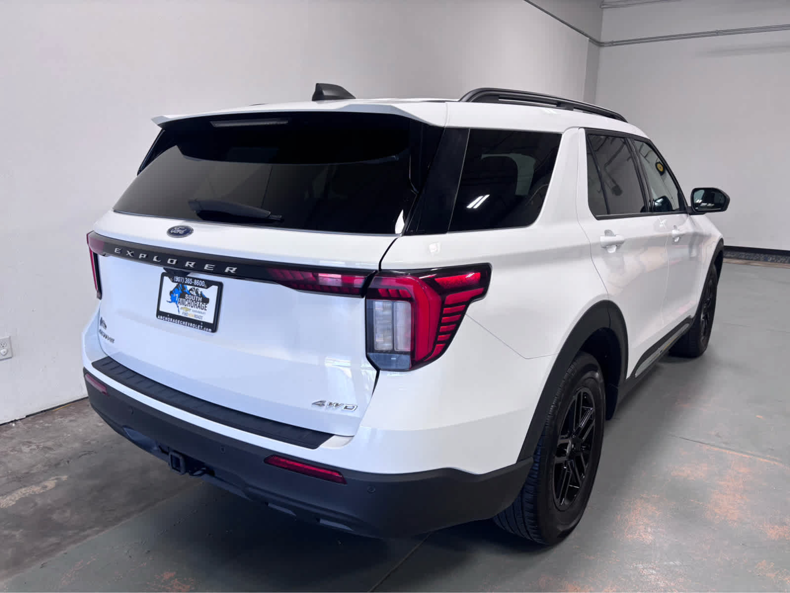 Used 2025 Ford Explorer Active AWD/4WD image 7