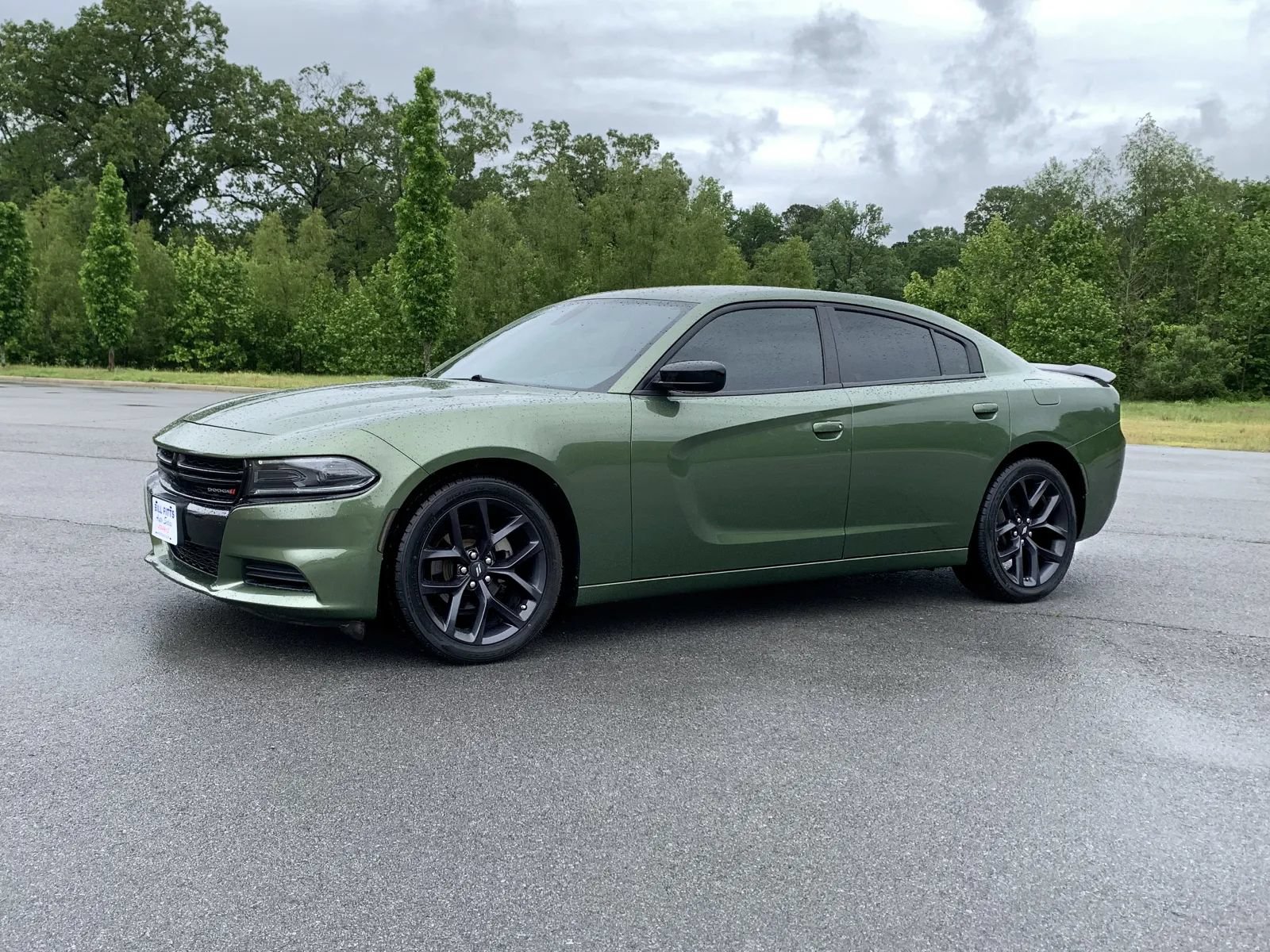 Used 2022 Dodge Charger SXT w/ Blacktop Package RWD image 3