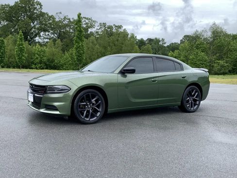 Used 2022 Dodge Charger SXT w/ Blacktop Package RWD image 3