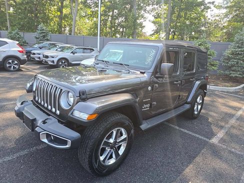 Used 2018 Jeep Wrangler Unlimited Sahara w/ Cold Weather Group AWD/4WD image 2