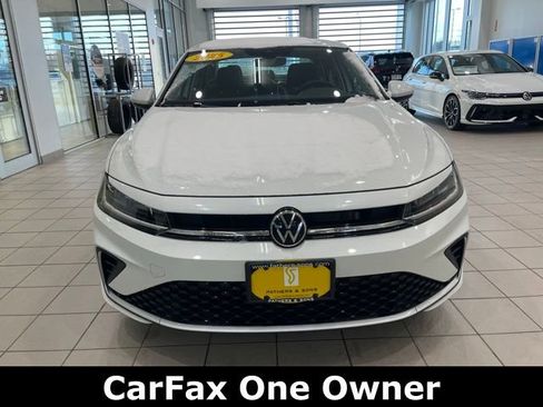 Certified 2025 Volkswagen Jetta SE FWD image 2