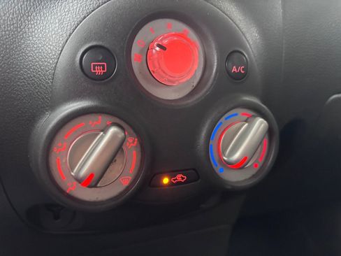 Used 2009 Nissan Cube 1.8 S w/ Interior Designer Pkg FWD image 9