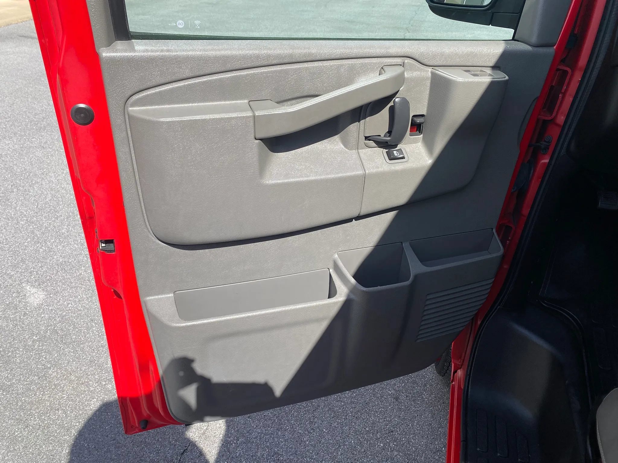 Used 2017 Chevrolet Express 3500 LT w/ LT Preferred Equipment Group RWD image 8