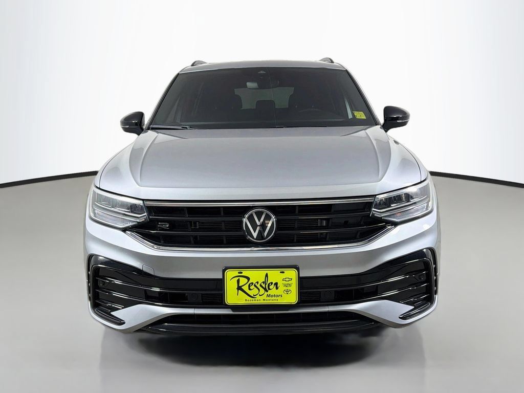 Used 2024 Volkswagen Tiguan SE R-Line AWD/4WD image 2