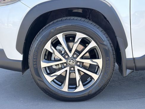 Used 2024 Toyota Corolla Cross XLE w/ Convenience Package image 9