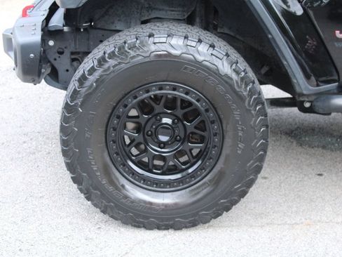 Used 2018 Jeep Wrangler Unlimited Rubicon AWD/4WD image 40