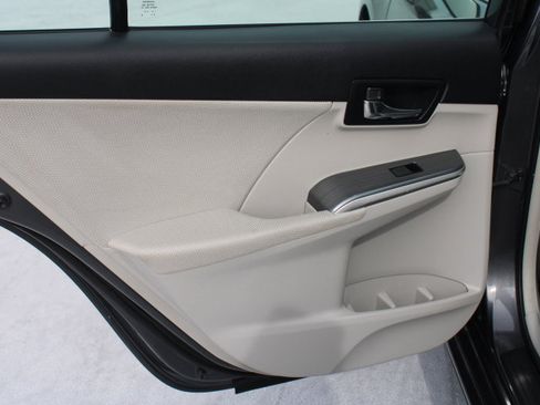 Used 2012 Toyota Camry XLE w/ Convenience Pkg image 13