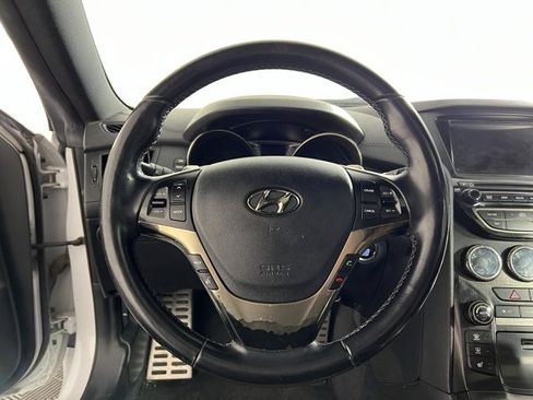 Used 2015 Hyundai Genesis 3.8 image 14