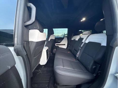 Used 2024 GMC Hummer EV 2X w/ Extreme Off-Road Package image 13