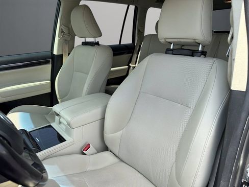 Used 2022 Lexus GX 460 Premium w/ Premium Package AWD/4WD image 14