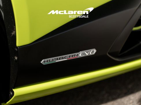 Used 2022 Lamborghini Huracan EVO image 19