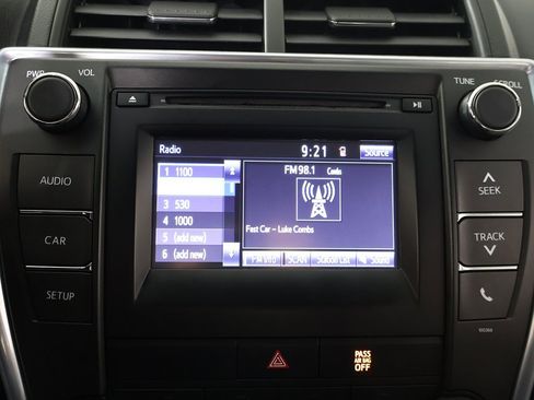 Used 2015 Toyota Camry SE image 38