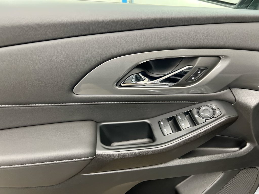Used 2023 Chevrolet Traverse LT FWD image 20