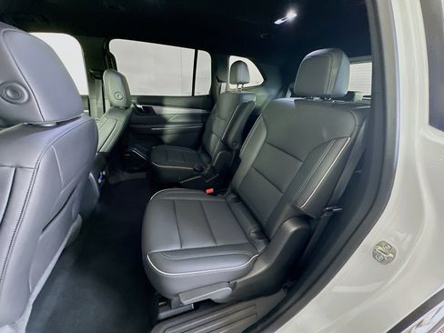 Used 2025 Buick Enclave Preferred image 28