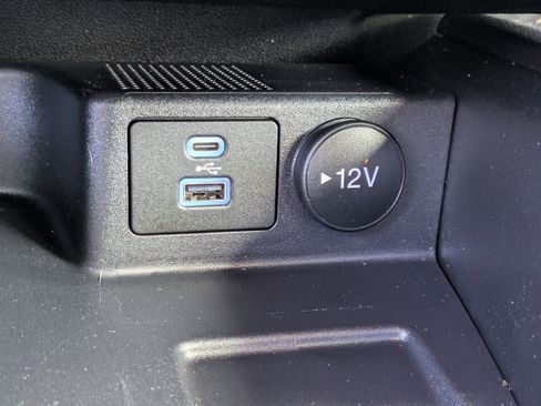 Used 2022 Ford Escape SE image 25