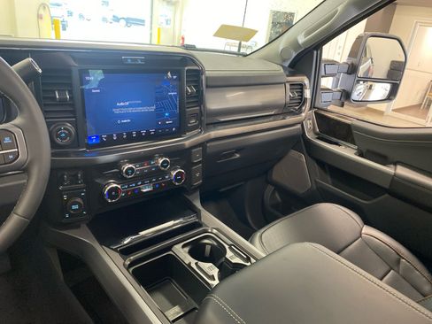 New 2026 Ford F250 Lariat w/ Black Appearance Package AWD/4WD image 19