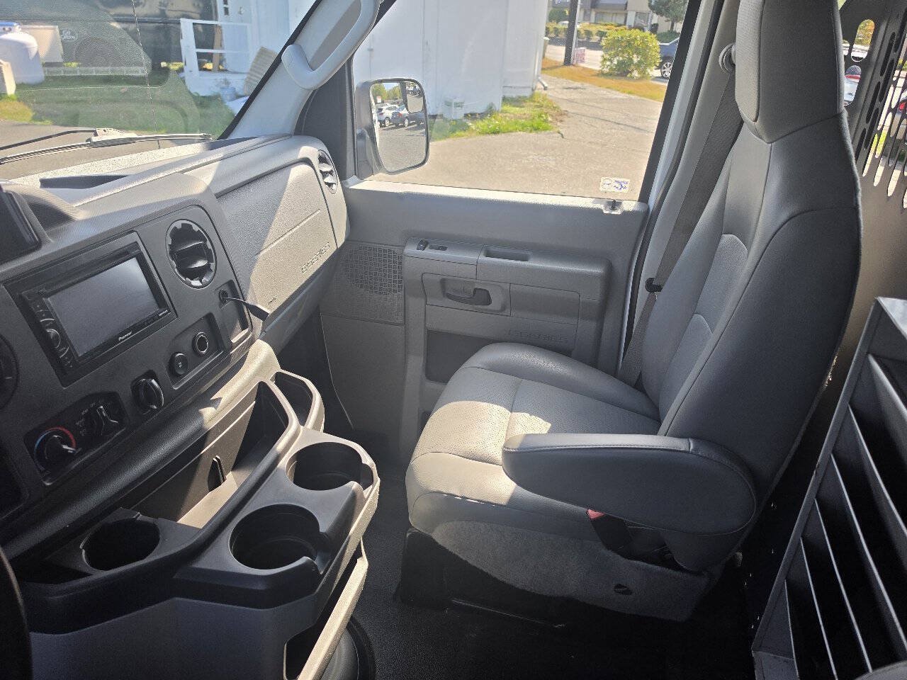 Used 2014 Ford E-250 and Econoline 250 RWD image 23