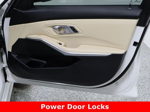 Used 2020 BMW 330i Sedan w/ Convenience Package image 39