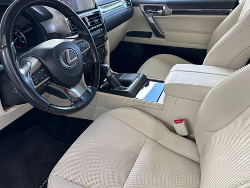 Certified 2022 Lexus GX 460 Premium w/ Premium Package AWD/4WD image 11