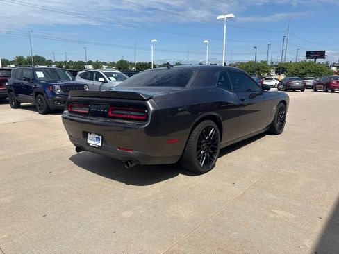 Used 2015 Dodge Challenger R/T Scat Pack w/ Leather Interior Group RWD image 5