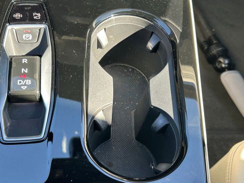 Used 2025 Audi Q6 e-tron Premium w/ Convenience Package image 41