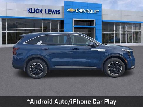 Used 2025 Kia Sorento S AWD/4WD image 9