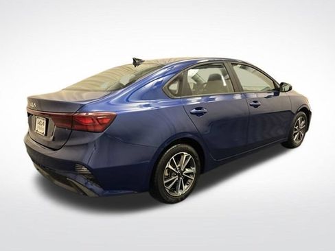 Certified 2023 Kia Forte LXS FWD image 5