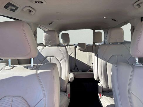 Used 2019 Chrysler Pacifica Touring-L Plus w/ Advanced Safetytec Group FWD image 21