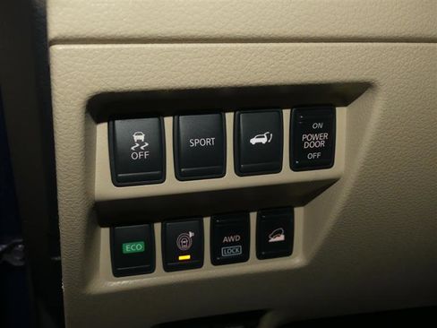 Used 2016 Nissan Rogue SV w/ SV Premium Package image 28