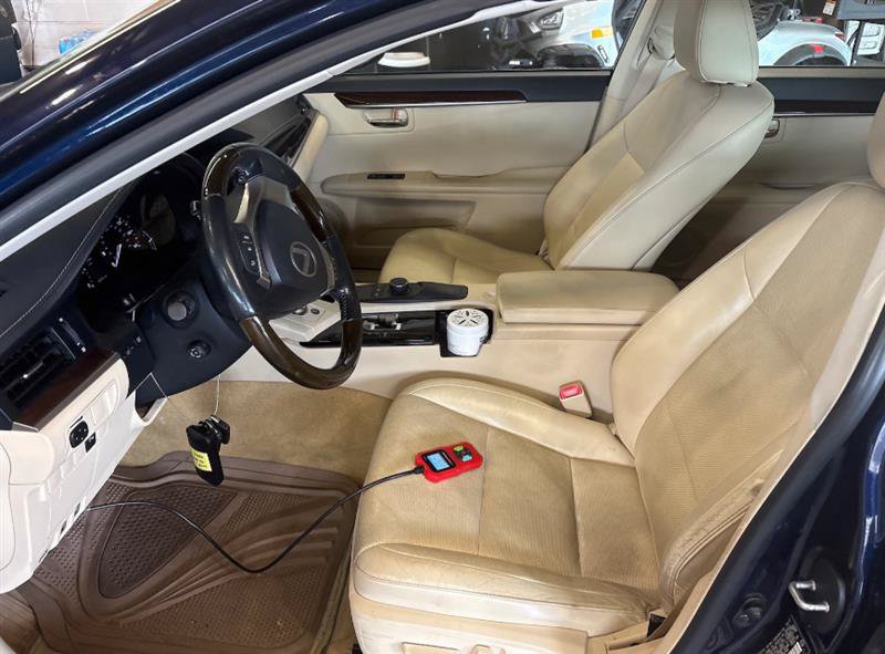 Used 2014 Lexus ES 350 w/ Luxury Package FWD image 5