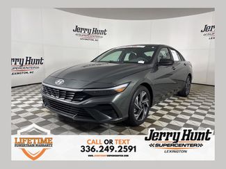 Used 2025 Hyundai Elantra Sport video 1