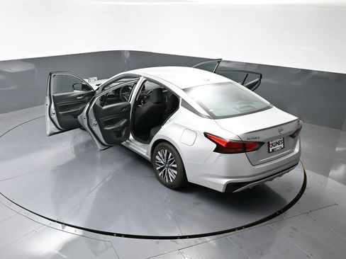 Used 2024 Nissan Altima 2.5 SV image 58