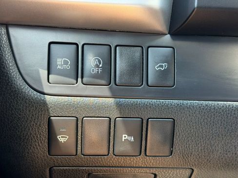 Used 2017 Toyota Highlander Limited AWD/4WD image 35