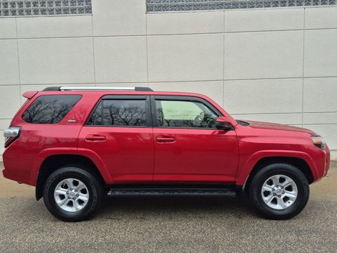 Used 2019 Toyota 4Runner SR5 AWD/4WD image 5