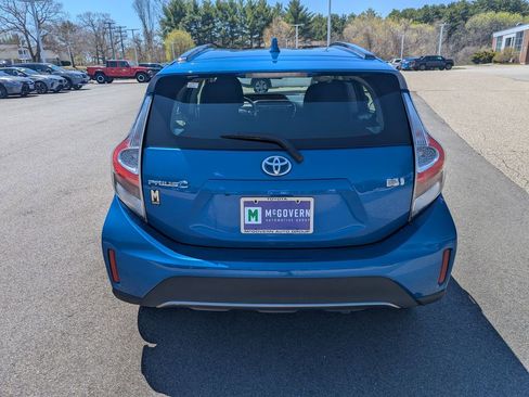 Used 2018 Toyota Prius C Two w/ Carpet Mat Package FWD image 4