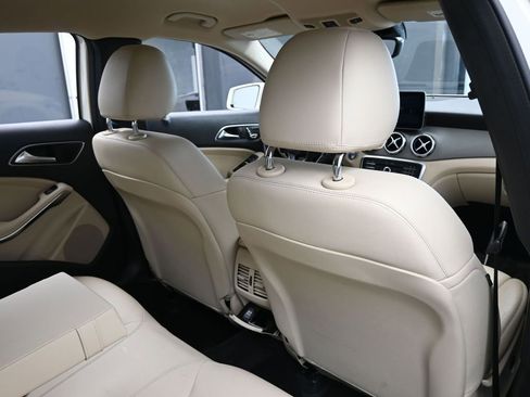 Used 2018 Mercedes-Benz GLA 250 image 41