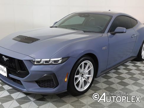 Used 2025 Ford Mustang GT Premium RWD image 9