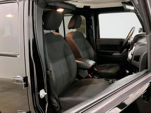 Used 2018 Jeep Wrangler Unlimited Sport S image 29