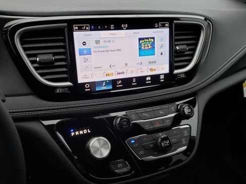 New 2026 Chrysler Pacifica Select image 11