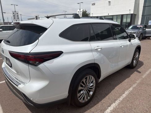 Used 2026 Toyota Highlander Platinum image 12
