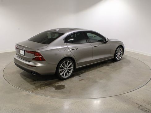 Used 2020 Volvo S60 T6 Momentum w/ Protection Package image 6