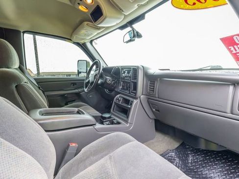 Used 2005 Chevrolet Silverado 2500 LS w/ Heavy-Duty Power Package AWD/4WD image 19