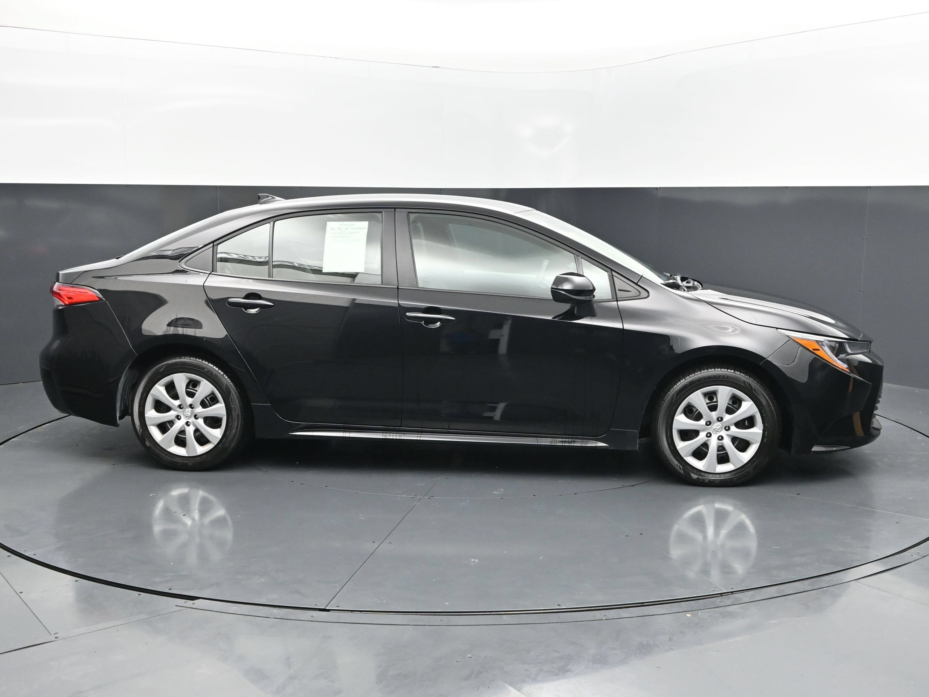 Used 2026 Toyota Corolla LE FWD image 6