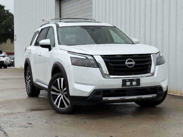 Used 2025 Nissan Pathfinder Platinum w/ Cargo Package FWD image 2
