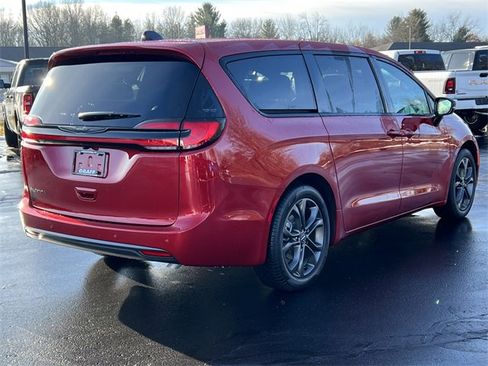 New 2026 Chrysler Pacifica Select image 45